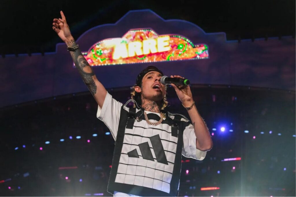 (VIDEO) Así reaccionaron fans ante cancelación del concierto de Natanael Cano en Tepic 3 Natanael Canta Cuerno azulado