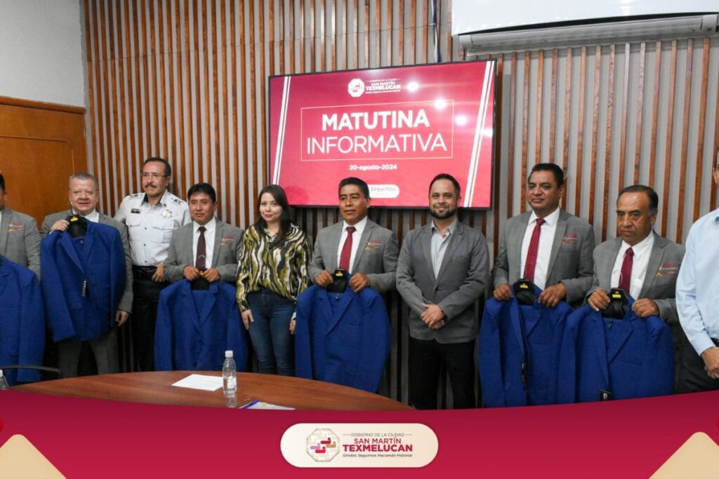 Norma Layón entrega uniformes banda sinfónica