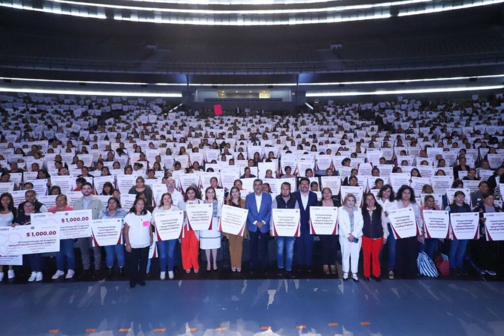 SEDIF entre apoyo a mujeres poblanas