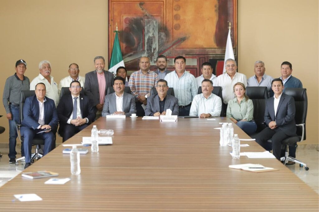 Sergio Salomón se reúne con alcaldes electos