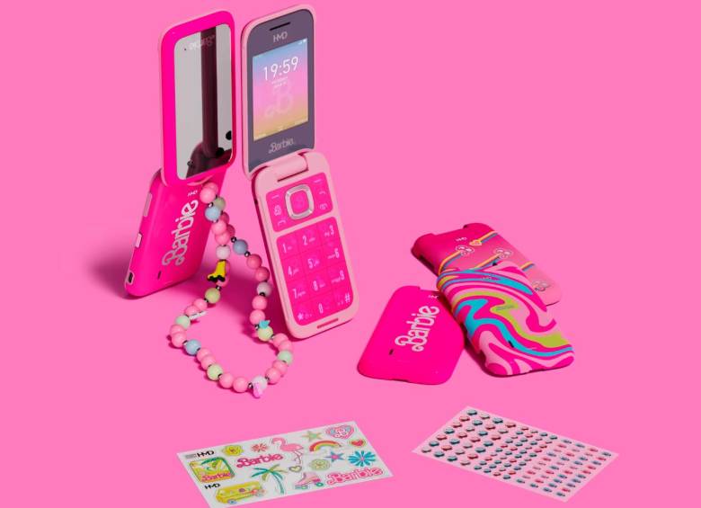 mattel lanza nuevo celular de barbie
