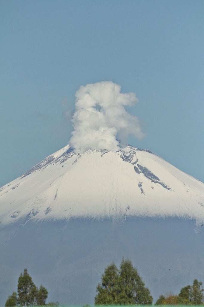 volcan popocatepetl con nieve 1