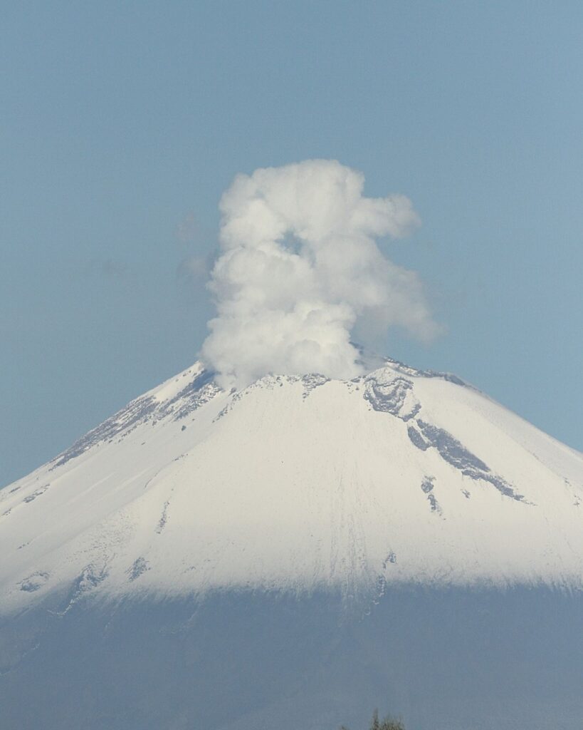 volcan popocatepetl con nieve 4
