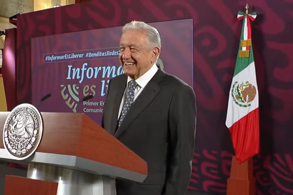 youtubers reciben a AMLO con porras