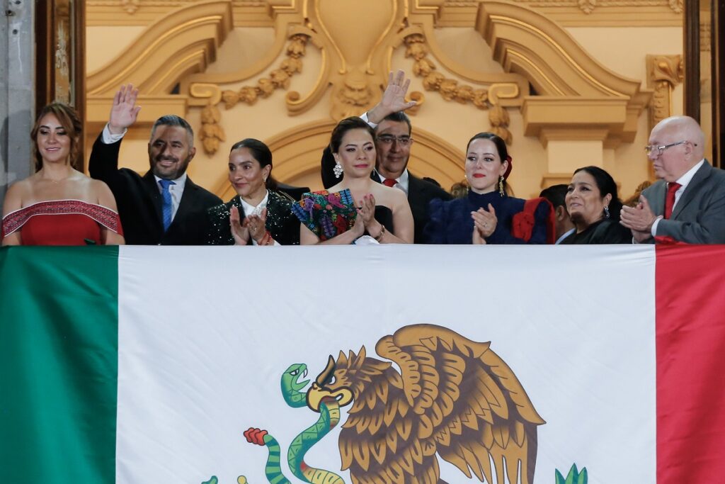 Adán Domínguez encabeza su último Grito de Independencia en Puebla 2 Adán Domínguez encabeza su último grito de independencia en Puebla