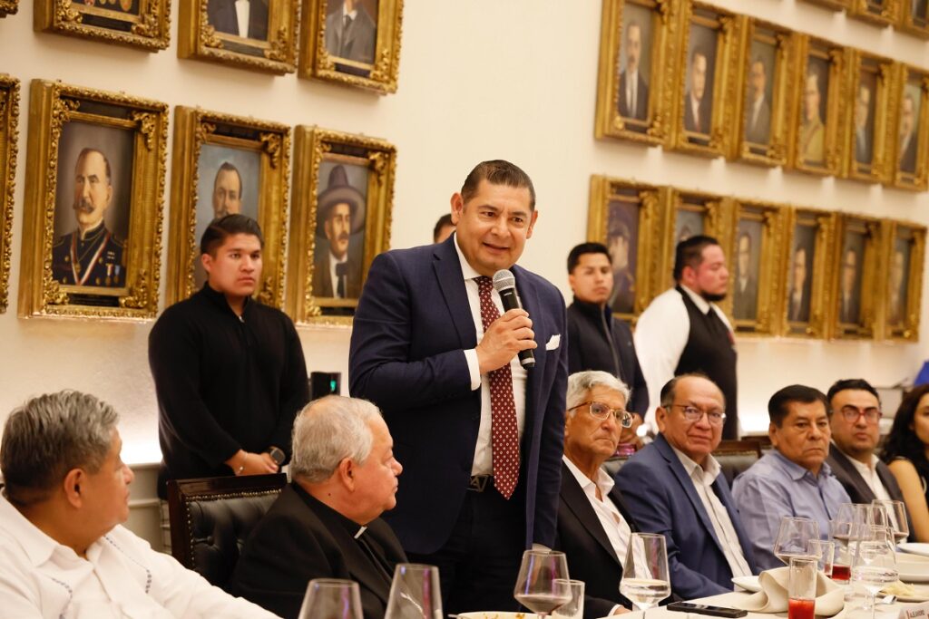 Alejandro Armenta se reúne con Arzobispo de Puebla