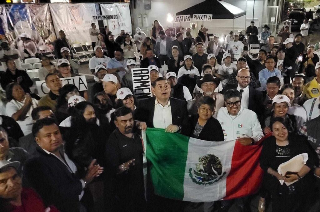 Armenta presenta nuevo esquema de “Mi Casa es Puebla” a comunidad migrante de California