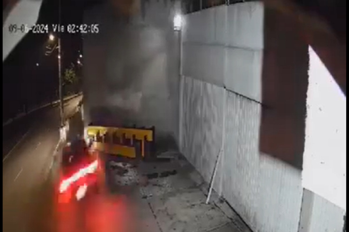VIDEO: Automovilista se impacta contra una barda en Mayorazgo 1 Automovilista se impacta contra la barda de un fraccionamiento en Mayorazgo