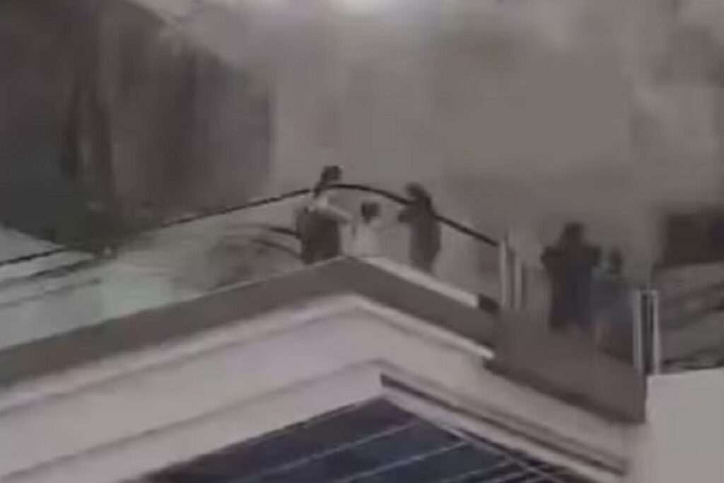 Colapsa techo de cristal en Plaza de San Pedro Garza García