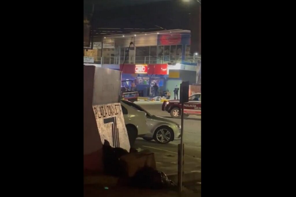 Dos hombres fueron agredidos a balazos desde una camioneta de color negro frente a una tienda Oxxo del Antiguo Camino Real a Cholula