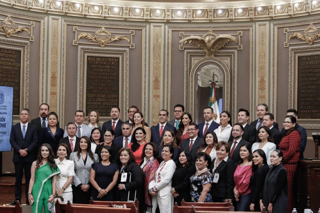 En sesión solamente, inicia nueva legislatura de Puebla con amplia mayoría de Morena