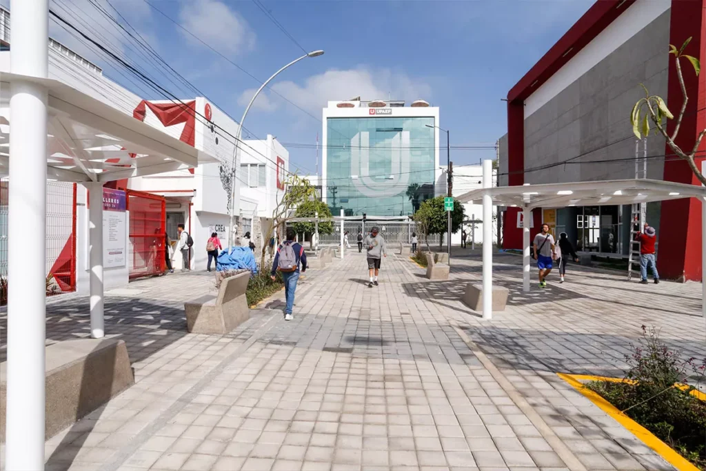 Así se ve la semi peatonalización del Barrio de Santiago