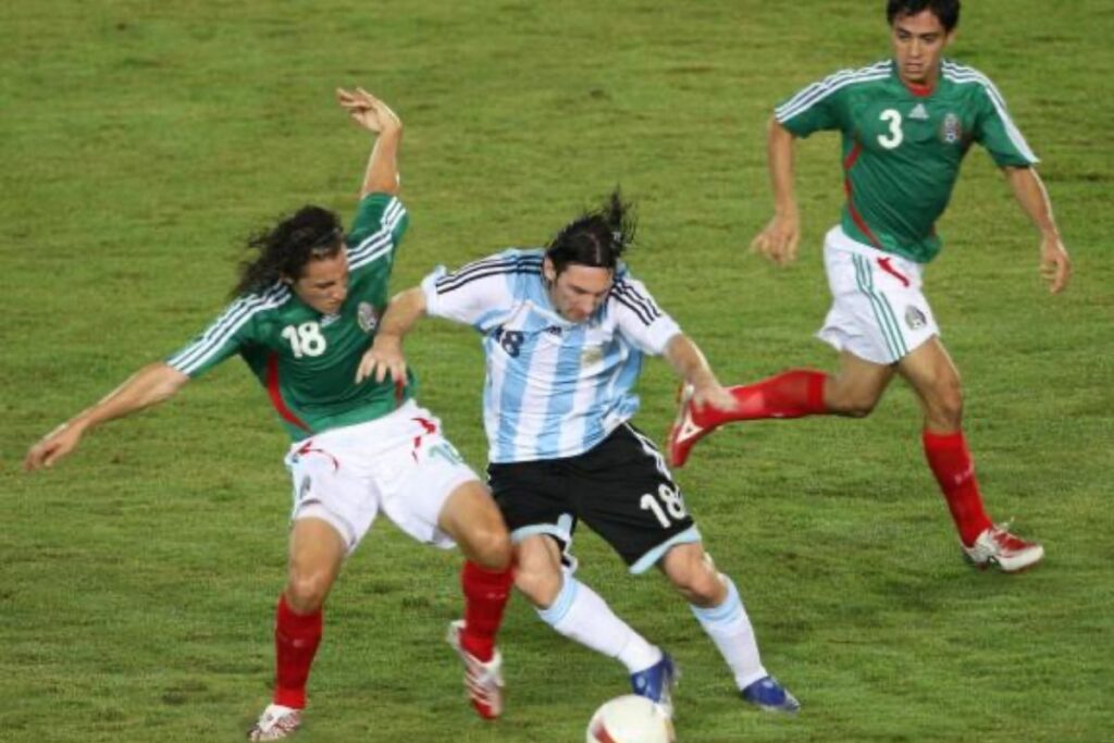 Escandaloso Arbitro reconoce que no expulso a Messi en partido vs Mexico para tener su playera