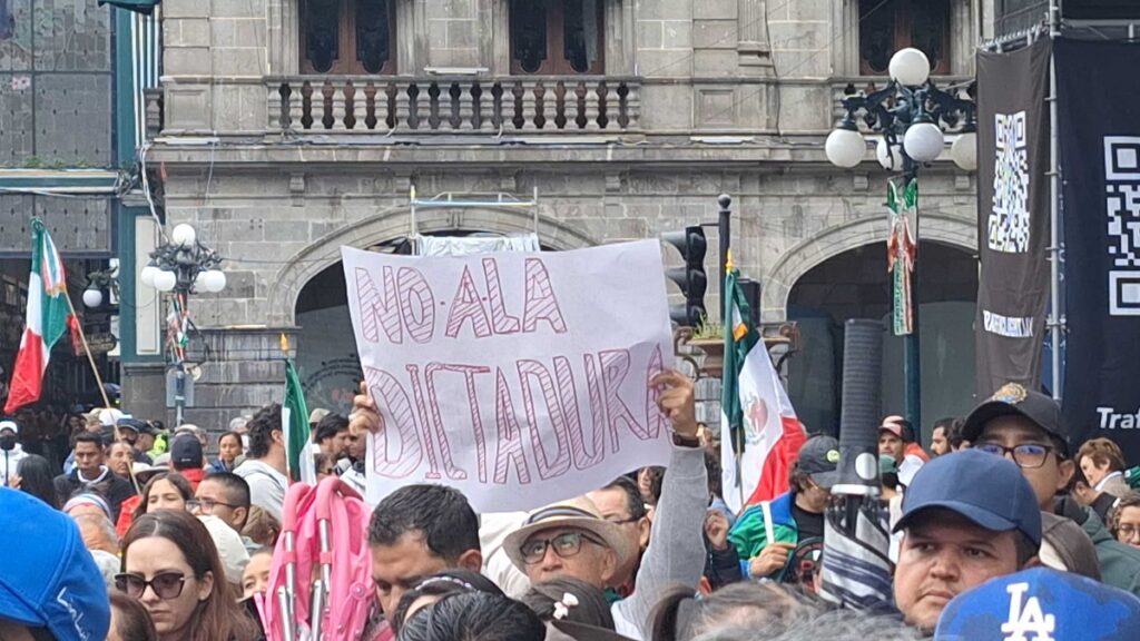 Estas son las consignas de la marcha contra la reforma al Poder Judicial en Puebla 1