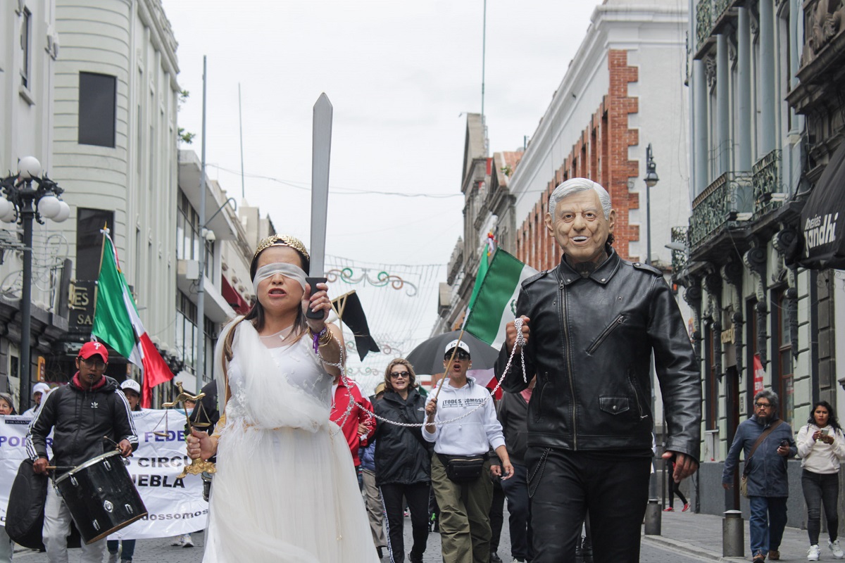 Estas son las consignas de la marcha contra la reforma al Poder Judicial en Puebla 1 Estas son las consignas de la marcha contra la reforma al Poder Judicial en Puebla
