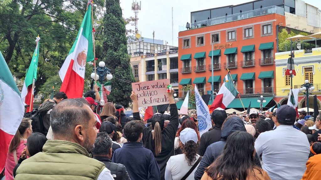 Estas son las consignas de la marcha contra la reforma al Poder Judicial en Puebla 5
