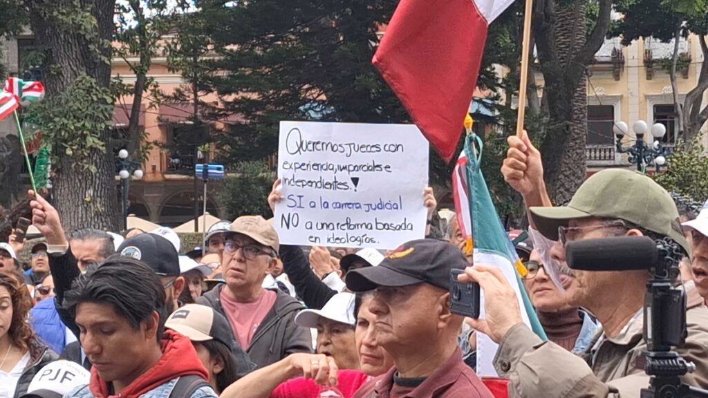 Estas son las consignas de la marcha contra la reforma al Poder Judicial en Puebla 7