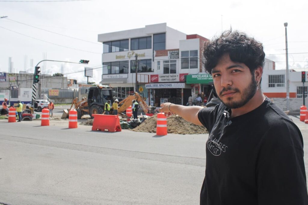 Agua de Puebla reemplazará el vehículo que volcó en un bache de la 24 Sur 3 Aparece automovilista volcado en bache de la 24 sur