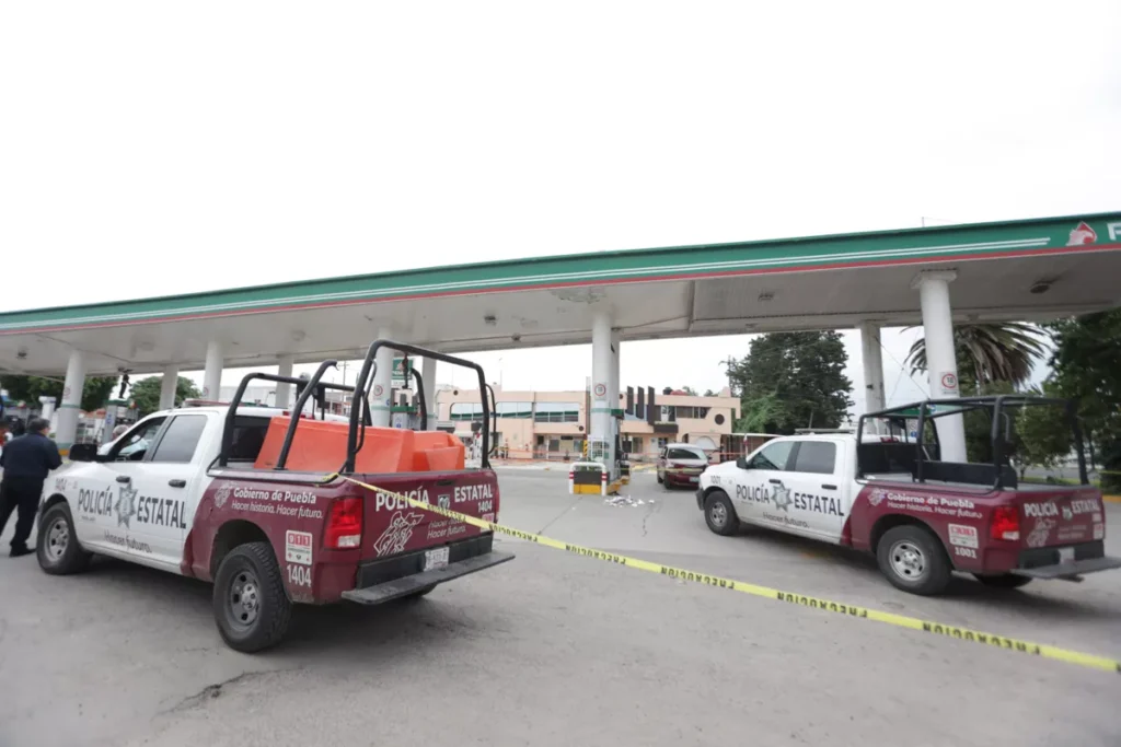 Sujeto dispara a su exnovia en una gasolinera de Puebla; ambos se encuentran graves