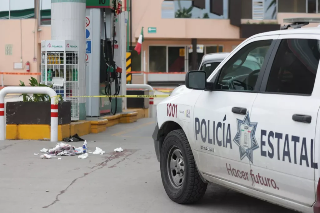 Sujeto dispara a su exnovia en una gasolinera de Puebla; ambos se encuentran graves
