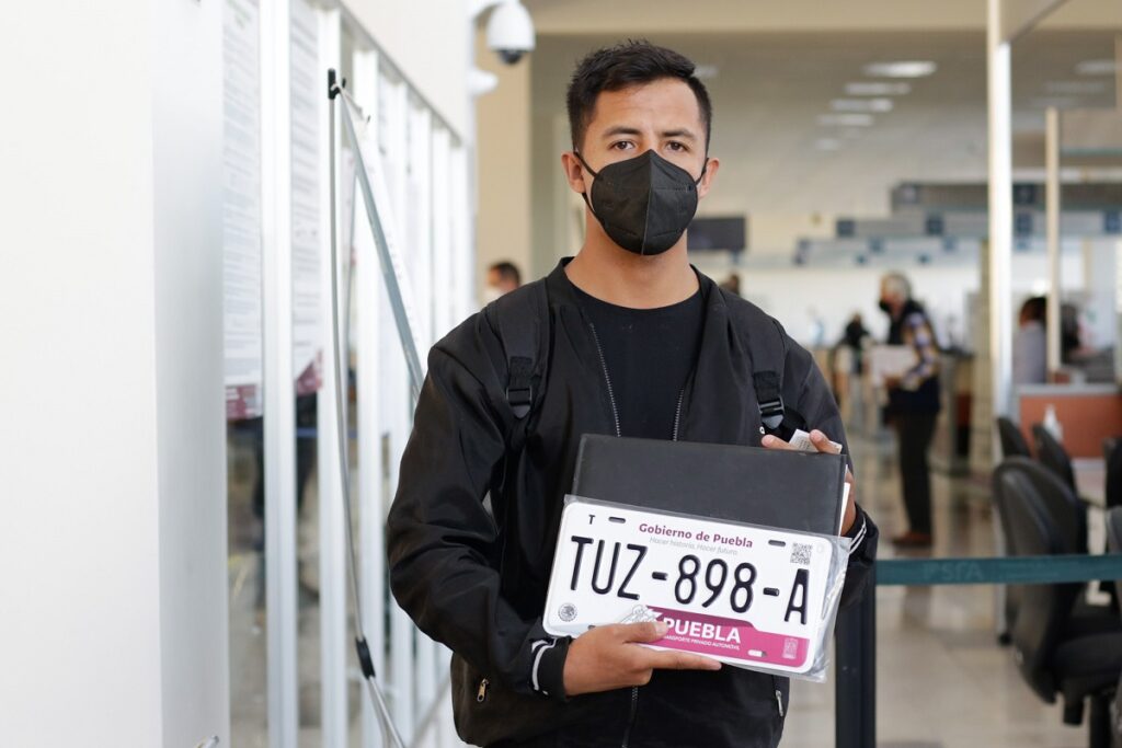 Gobierno de Puebla comprará 71 mil juegos de placas vehiculares y 100 mil tarjetas de circulación