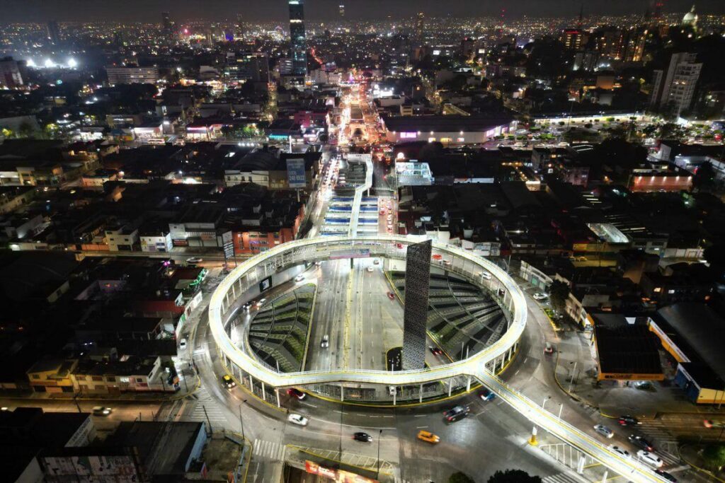 Gobierno municipal entrega rehabilitación de la Avenida Juárez, hitos y puente deprimido