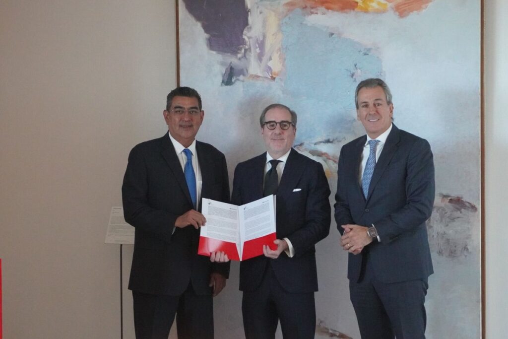 Inicia Sergio Salomón gira por España: se reúne con CEO de Santander