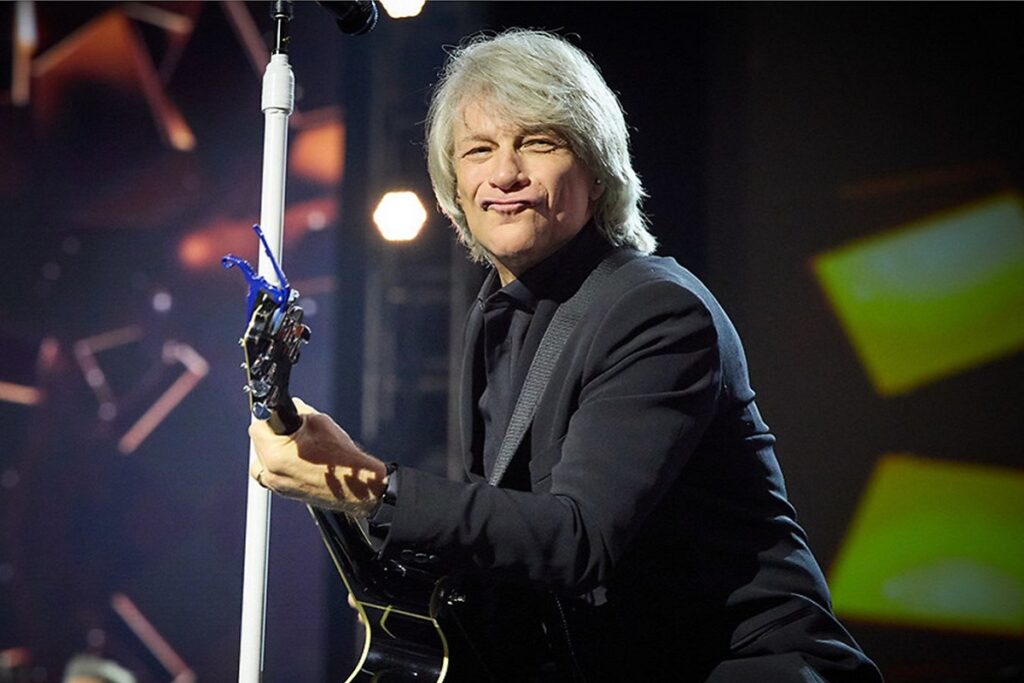 Jon Bon Jovi impide que una mujer se arroje de un puente durante grabación de un video