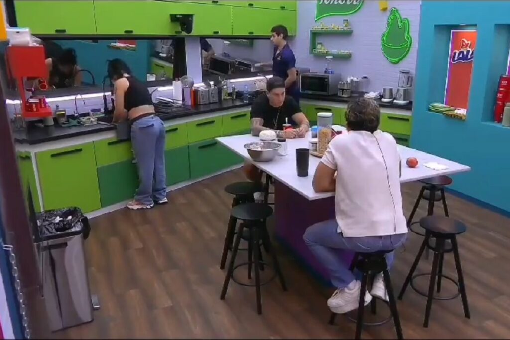 Mamá de Briggitte arremete contra Adrián Marcelo por arrojarle vello púbico a la comida de la influencer