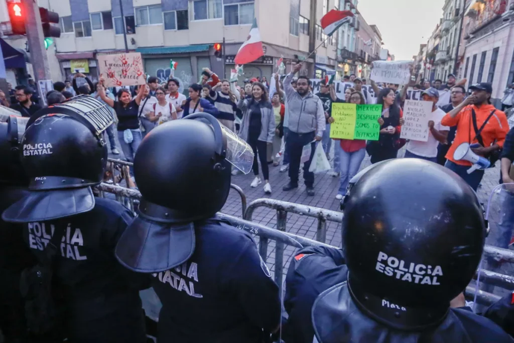 Manifestacion Trabajadores del Poder Judicial congreso del estado de Puebla 7