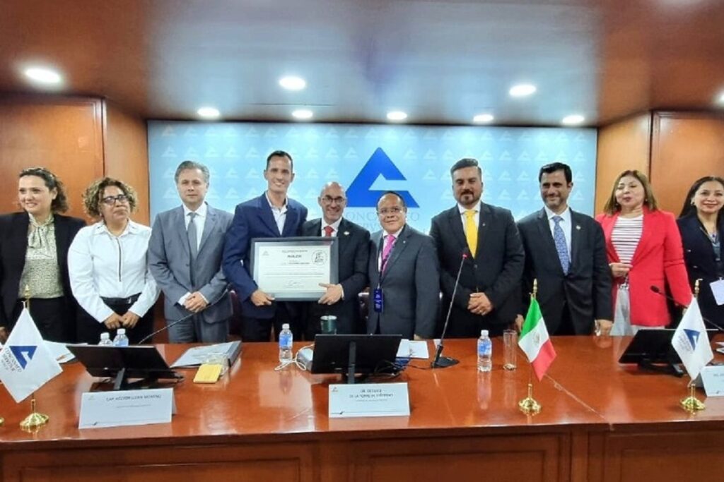 Norma Layón agradece a Concanaco Servytur por el galardón otorgado al gobierno de Texmelucan