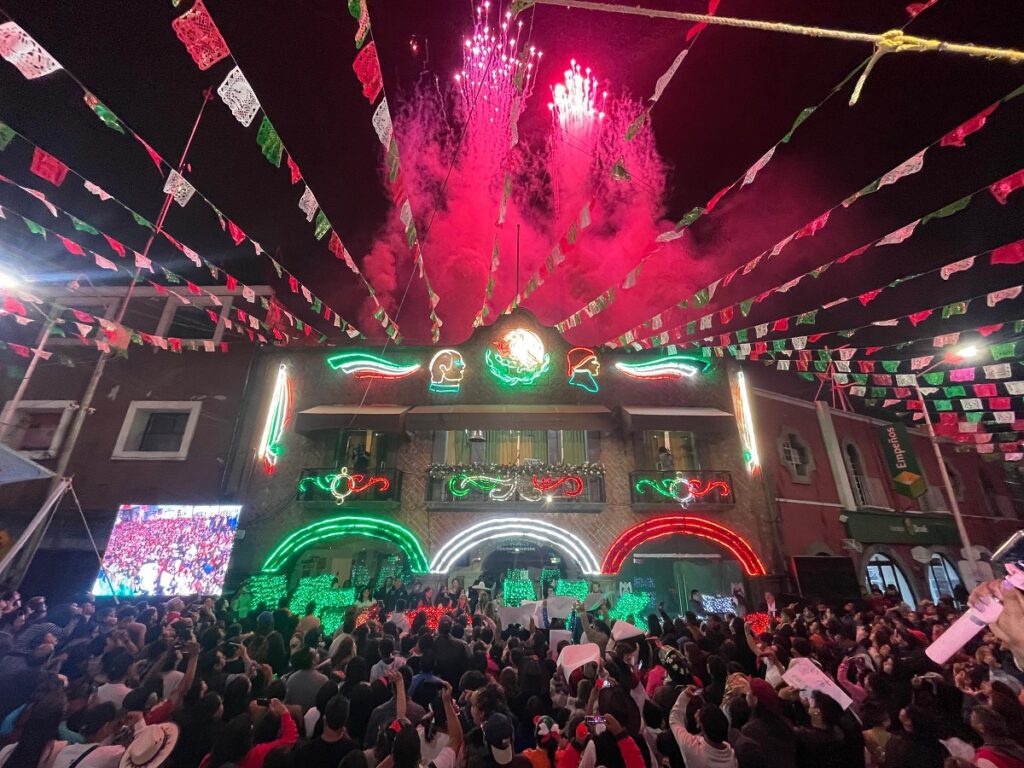 Norma layón celebra el grito de independencia junto a miles de texmeluquenses