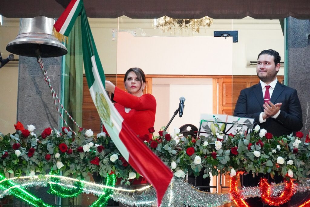 Norma layón celebra el grito de independencia junto a miles de texmeluquenses