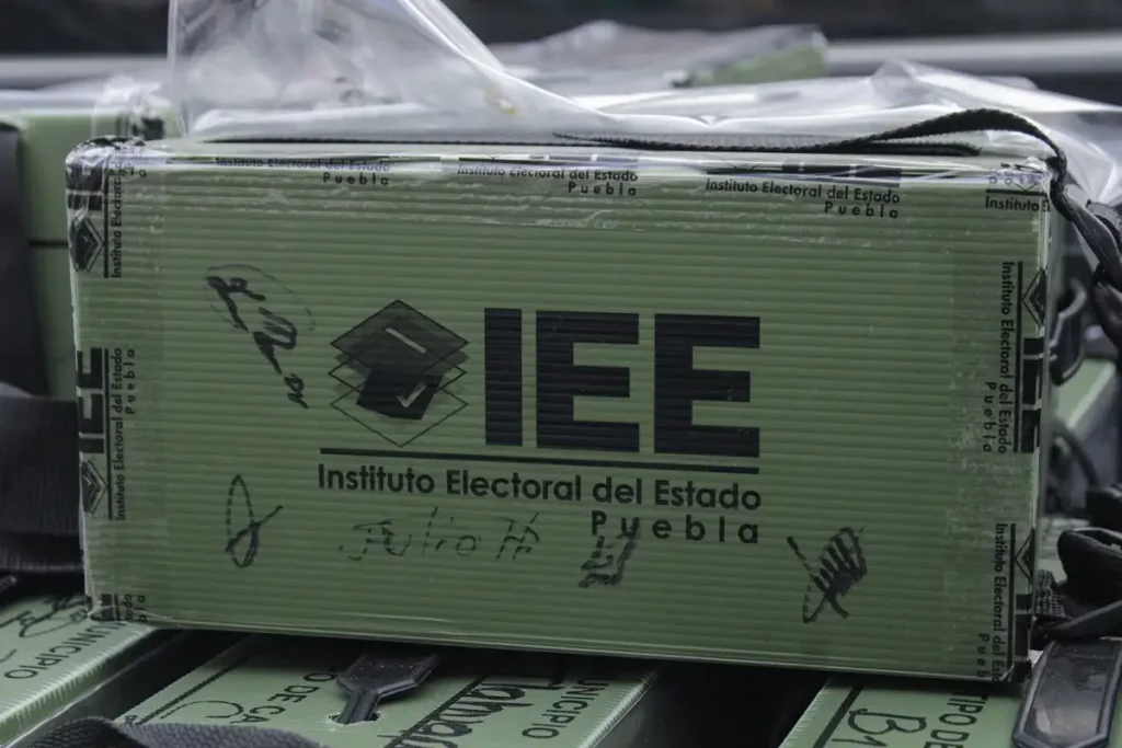 PRI y PAN exigen crear comisión que investigue transferencia de votos, pero IEE la rechaza