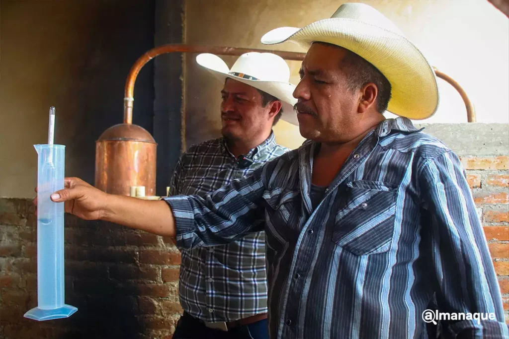 Proceso de destilación del Mezcal en Tehuacán, Puebla