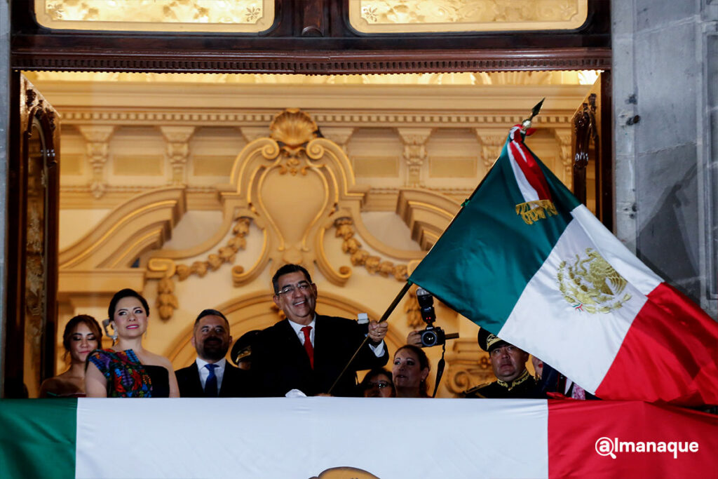 “Vivan los poblanos anónimos que forjaron nuestra historia”: Sergio Salomón en su último Grito de Independencia 9 Sergio Salomon grito de independencia Puebla 2024 1