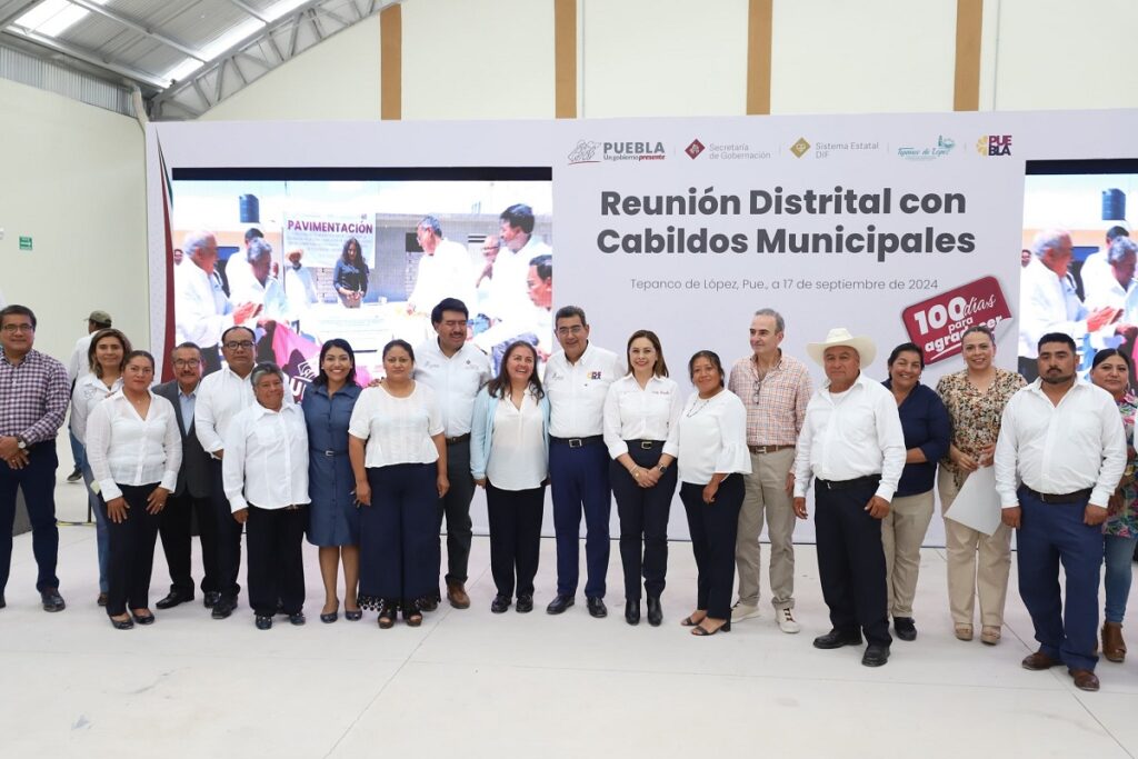 Sergio Salomón se reúne con cabildos en funciones y electos de Tehuacán