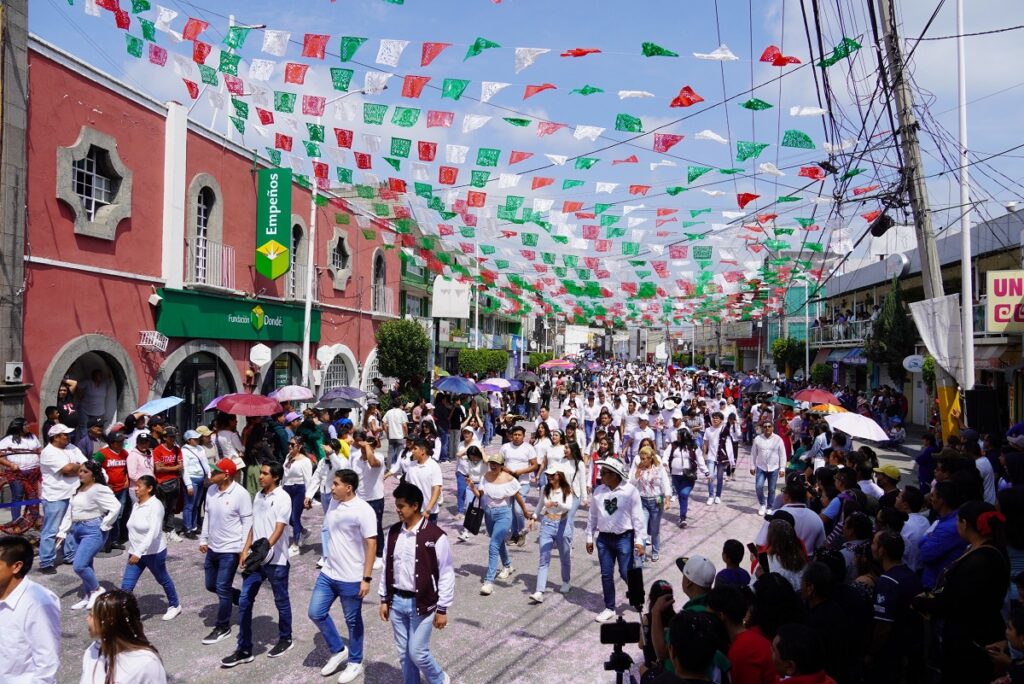 Texmelucan celebra el desfile conmemorativo por el 214 Aniversario del inicio de la Independencia 2 Texmelucan celebra el desfile conmemorativo por el 214 Aniversario del inicio de la Independencia