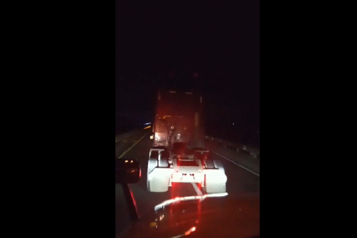 VIDEO: Provocan choque en la Puebla-Orizaba para intentar asaltar un tráiler 1 VIDEO Provocan choque en la Puebla-Orizaba para intentar asaltar a un conductor de tráiler
