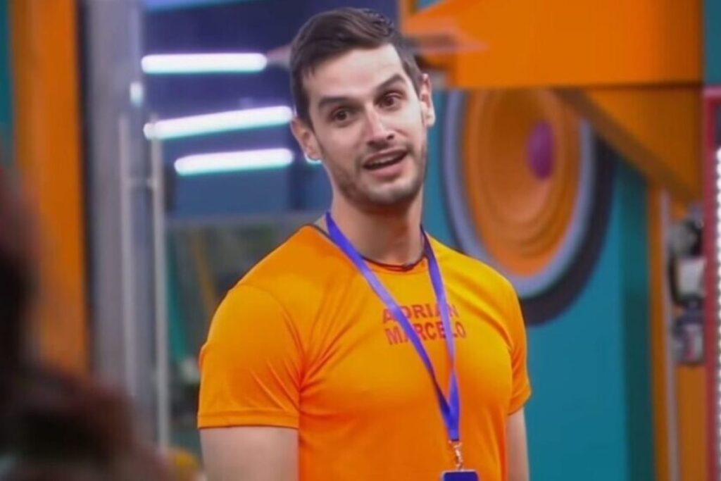 adrian marcelo responde a cancelaciones