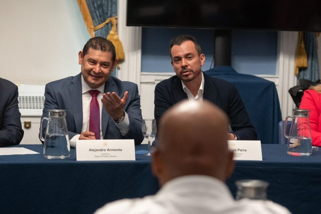 Alejandro Armenta suma a José Luis García Parra a su gabinete