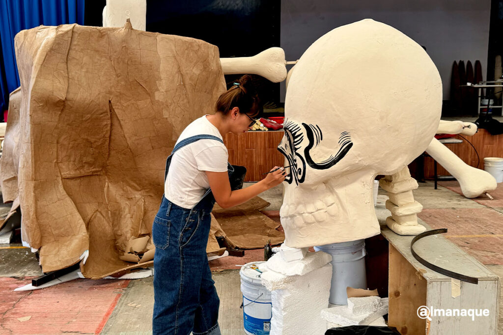elaboración de catrinas monumentales en atlixco