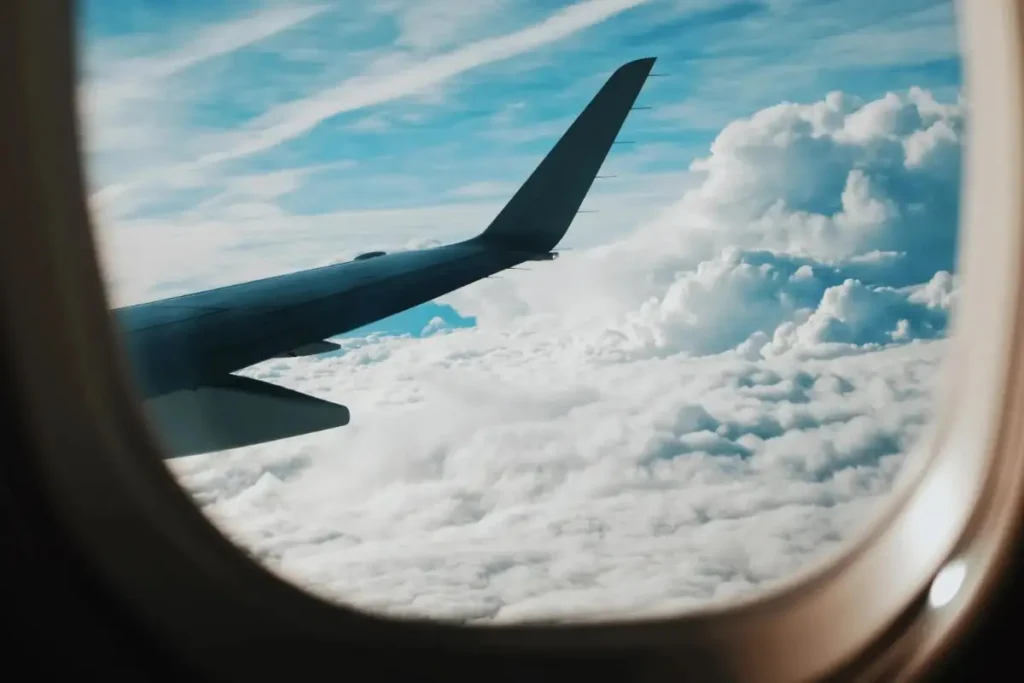 VIDEO: Avión aterrizó en Cancún durante el paso del huracán Helene