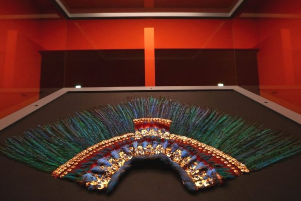 Beatriz Gutiérrez penacho de Moctezuma