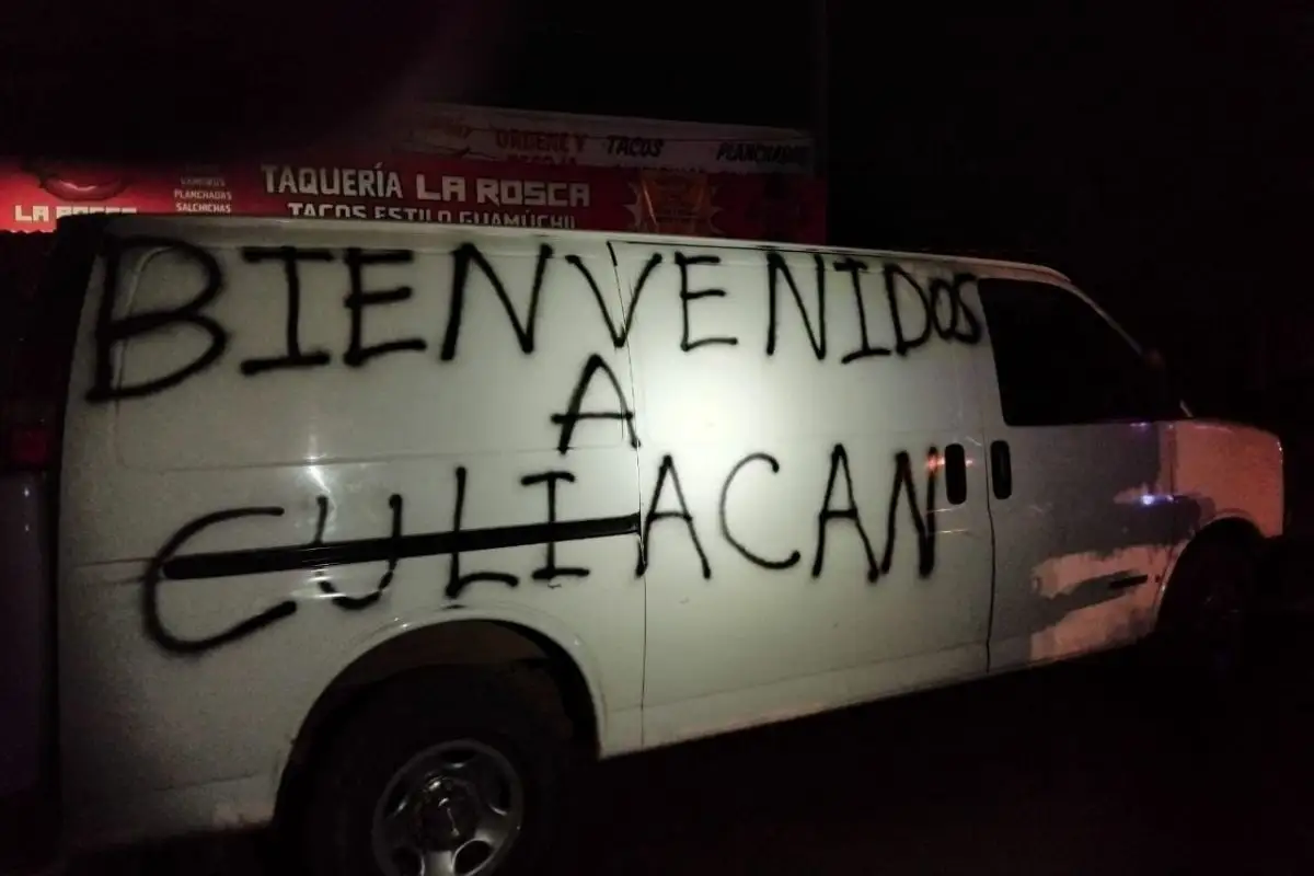 Con mensaje de “Bienvenidos a Culiacán”, abandonan camioneta con varios cuerpos 1 Con mensaje de “Bienvenidos a Culiacán”, abandonan camioneta con varios cuerpos
