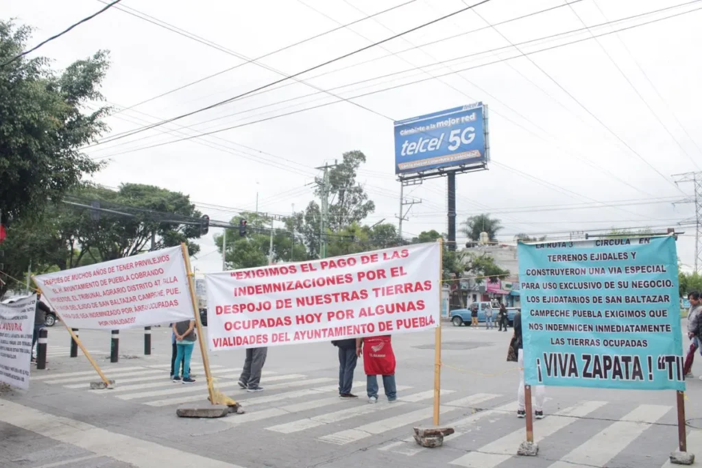 Bloqueo del bulevar Valsequillo de ejidatarios duró 24 horas; ahora cierran la Atllixcáyotl