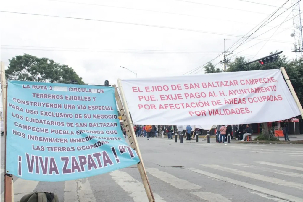 Bloqueo del bulevar Valsequillo de ejidatarios duró 24 horas; ahora cierran la Atllixcáyotl