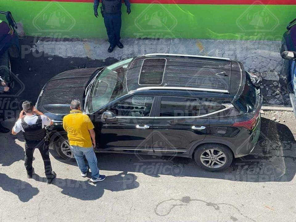 Camioneta abandonada en el mercado hidalgo ligada a césar garrido