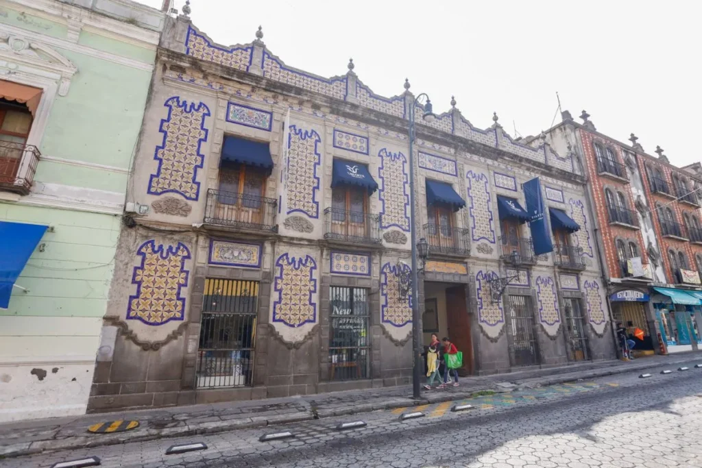 Subastarán casona de Talavera Uriarte en el centro de Puebla; puja inicia en 21 mdp 3 casona de uriarte talavera en subasta 1 ezgif.com jpg to webp converter