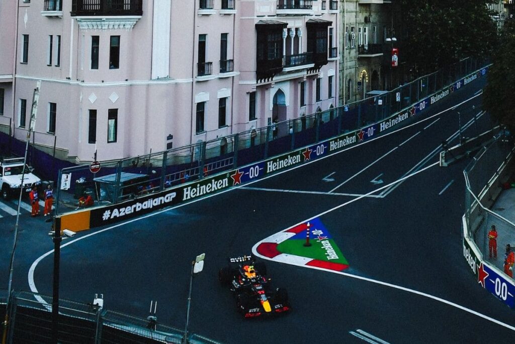 Checo Pérez libres GP de Azerbaiyán